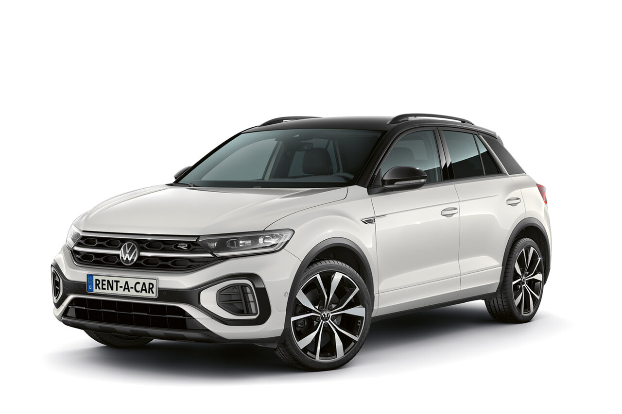 Weißer VW T-Roc steht schräg seitlich vor weißem Hintergrund